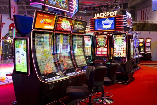 kawan menang No Commission Baccarat table interface showing Player, Banker, and Tie betting areas with live dealer