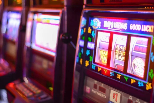 kawan menang mobile app showing No Commission Baccarat betting interface with stake input and payout display